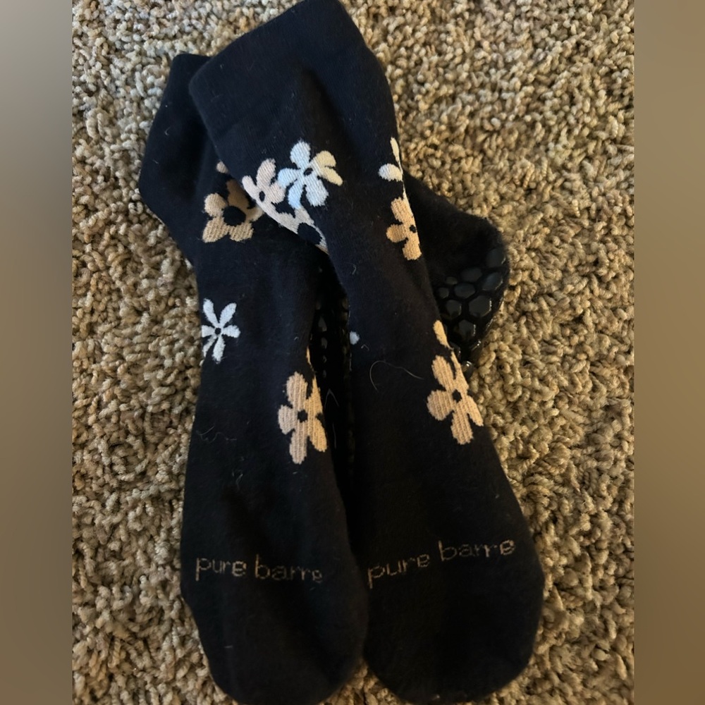 Pure barre x Tavi grip socks